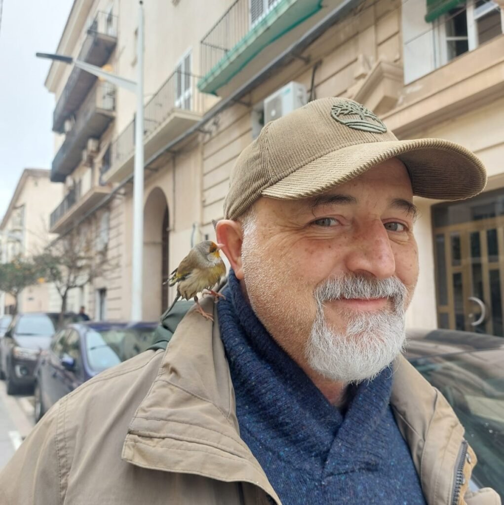 alessandro con un uccellino